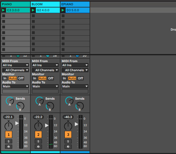 Session View: три MIDI-клипа-петли длиной 3, 4 и 5 тактов, запущенные вместе; у каждого трека виден регулятор Send A